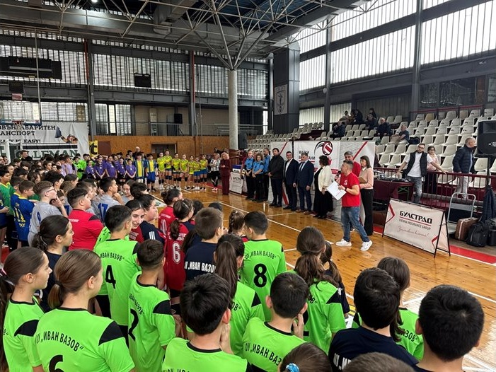 БУЛСТРАД получи признание от Община Русе за приноса си към ученическия спорт след успешен волейболен турнир „Малки великани“