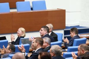 ДБ предлага край на печатите: Ако служител поиска печат, го грози глоба до 1000 лв.