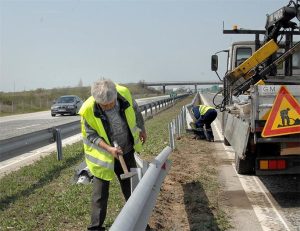 Жалба на австрийска фирма в КЗК блокира ключов проект на АПИ за смяна на мантинели