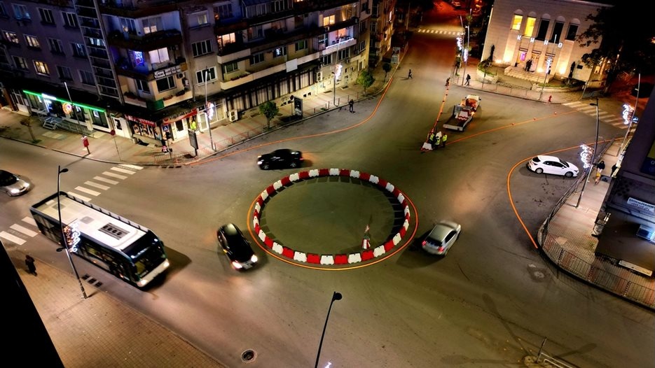 Месечен тест във Велико Търново: Кръгово движение без знаци срещу задръстванията в центъра