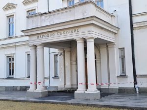 Кметовете на „Средец“ и „Оборище“ настояват: Преместете паркинга на депутатите от „Св. Ал. Невски“