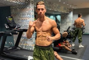 Стоян Копривленски детрониран с нокаут на полуфиналите на К-1 World Max в Токио