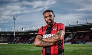 Ексклузивен трансфер: Бивше крило на „Ливърпул“ подписа с „Локомотив“ (София)