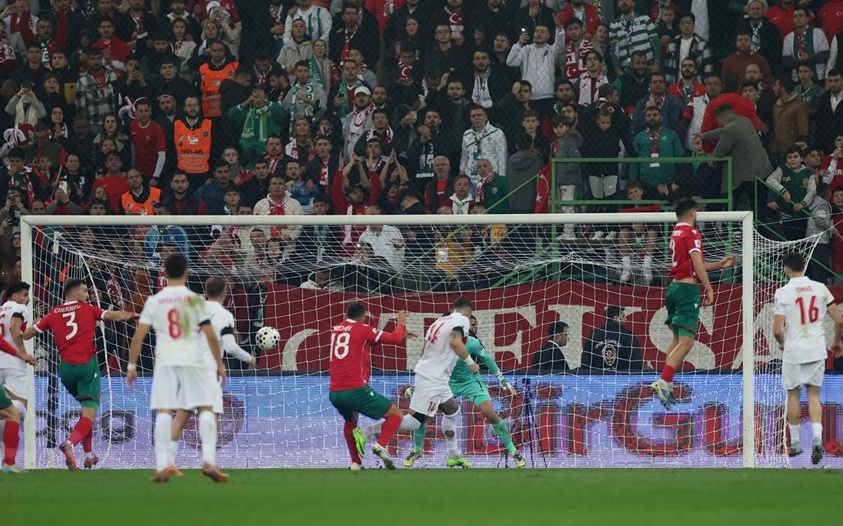 Турция надви България с 2:0 в края на световните квалификации, Испания и Швейцария с ключови победи