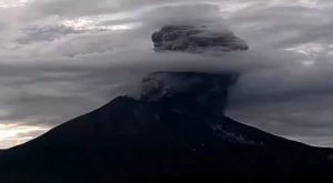 Мощно изригване на вулкана Сакураджима в Япония: Пепел на 4,4 км и отменени полети