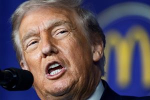 Тръмп към репортерка: "Тихо. Тихо, прасенце" – нов скандал на фона на разсекретените досиета "Епстийн"