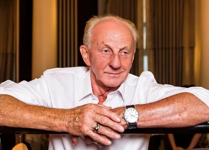 Скръб в модния свят: Почина личният дизайнер на принцеса Даяна, Пол Костело