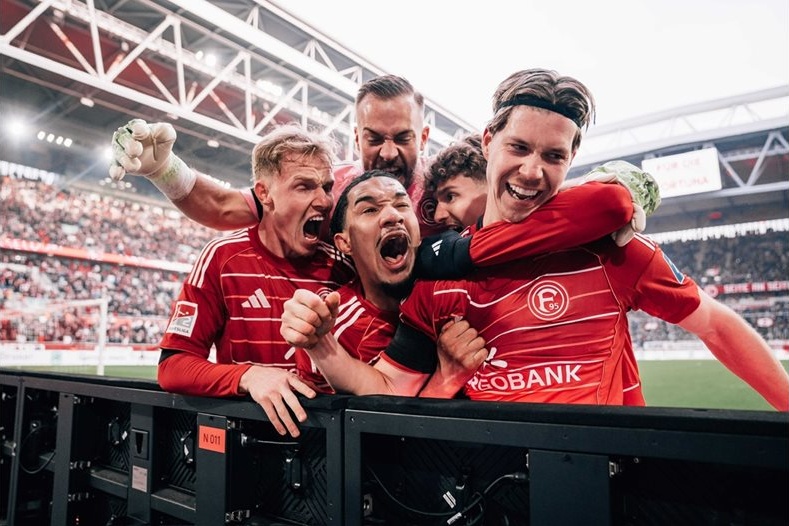 Груев с първа победа за „Фортуна“, Дочев стартира със загуба в Германия