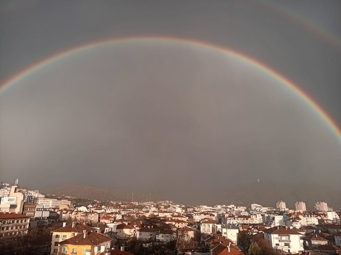 Впечатляваща двойна дъга озари небето над Благоевград