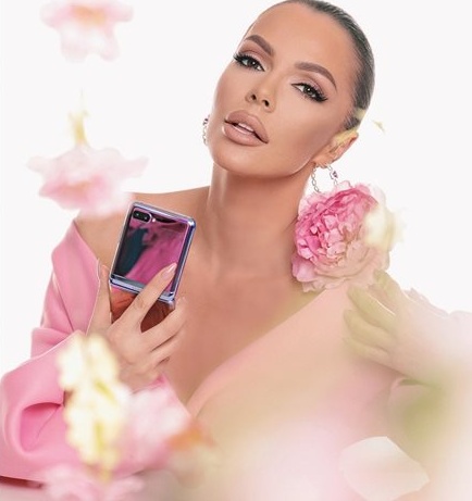 Драма минути преди концерта на Галена: Синът ѝ Алекс разбива устата си, певицата на косъм от отмяна