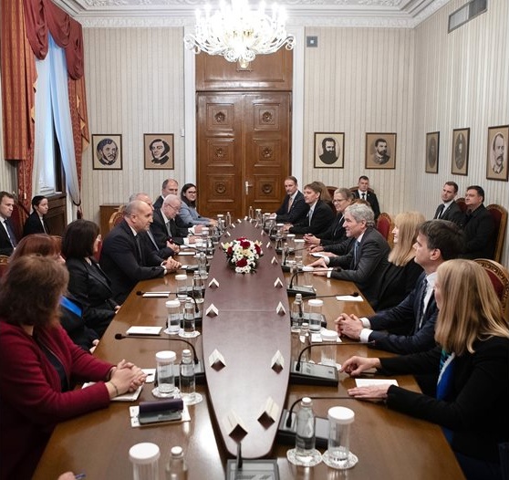 Радев: Нарушаването на върховенството на правото подкопава устоите на демокрацията