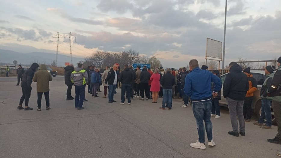 Протест до Пловдив: "Това Околовръстно е за каруци!"