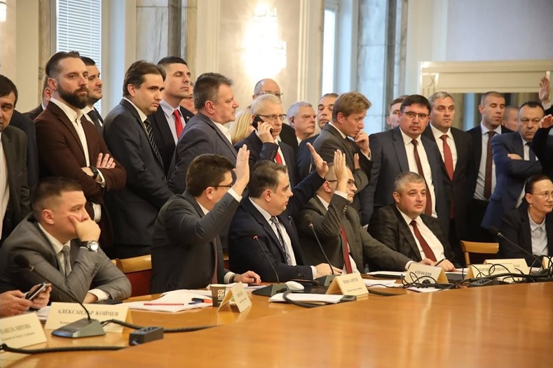 Бюджетна комисия одобри по-високи осигуровки след ожесточени спорове