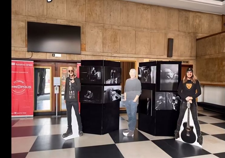 Дони, Коцето Калки и Ивайло Христов станаха музейни експонати в театър „Българска армия“