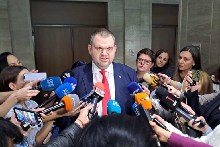 Делян Пеевски заплаши с ежедневна блокада на парламента Делян Пеевски заплаши с ежедневна блокада на парламента