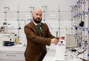 Пробив в ХТМУ: Антиоксиданти от парфюмни масла и гел за регенерация на зъбен емайл