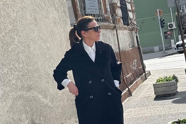 Банкерка, теглила 1307 пъти от клиенти, осъдена условно след 18 години Банкерка, теглила 1307 пъти от клиенти, осъдена условно след 18 години