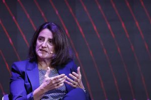 ЕК обвинява САЩ в изнудване заради технологичния надзор