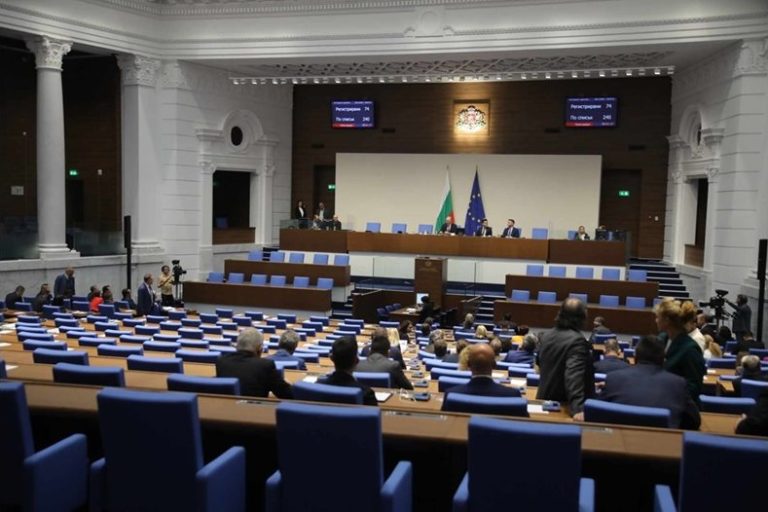 Кратък парламентарен ден: Депутатите приключиха работа за по-малко от два часа Кратък парламентарен ден: Депутатите приключиха работа за по-малко от два часа