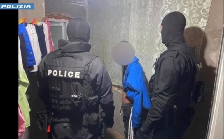 Италия осъди 12 българи за трафик на жени: Над 100 години затвор за мащабна мрежа Италия осъди 12 българи за трафик на жени: Над 100 години затвор за мащабна мрежа