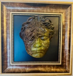 Лили Иванова във възторг от уникален подарък: Бронзова маска на Бетовен от Вежди Рашидов