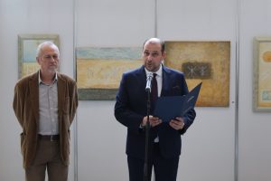 „Ретроспекция на цивилизацията“: Николай Стайковски показа ефирната естетика на българската духовност в парламента