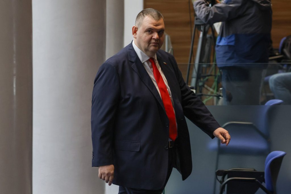 Делян Пеевски призова кметовете на ДПС: Без увеличение на местните данъци и такси през 2026 г.