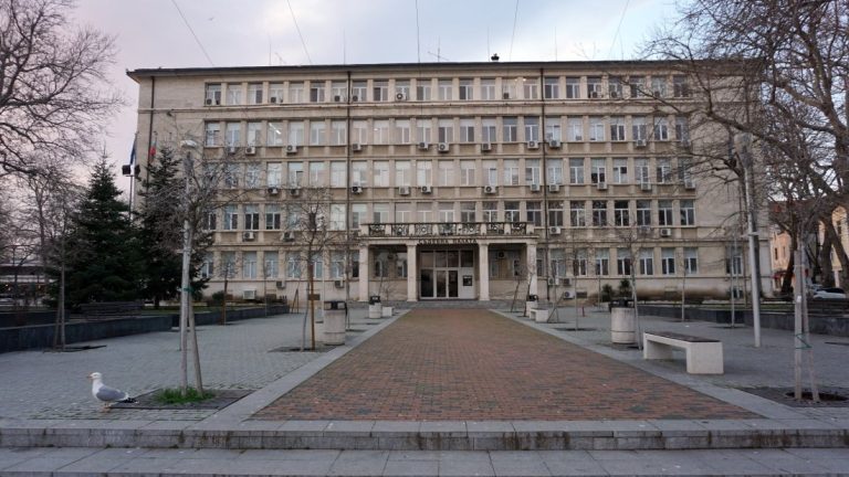 Домашен арест за надзирател от Варна, обвинен за подкуп Домашен арест за надзирател от Варна, обвинен за подкуп