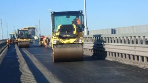 Асфалтираха 320-метров участък от "Дунав мост" при Русе, ремонтът продължава