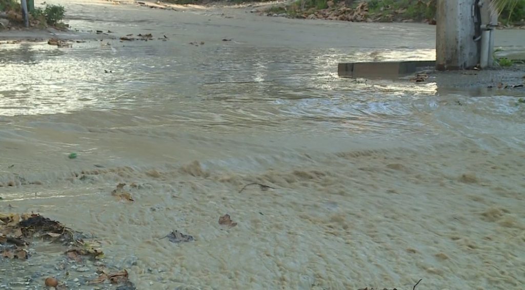 Системни проблеми и наводнения: Спукана половинметрова тръба потопи варненския квартал „Бриз“ Системни проблеми и наводнения: Спукана половинметрова тръба потопи варненския квартал „Бриз“