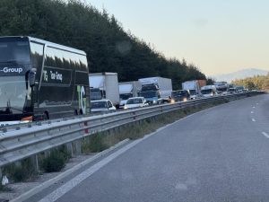 Полицията в Пазарджик предотврати инцидент: 70-годишен шофьор влезе в насрещното на АМ „Тракия“ заради гъста мъгла