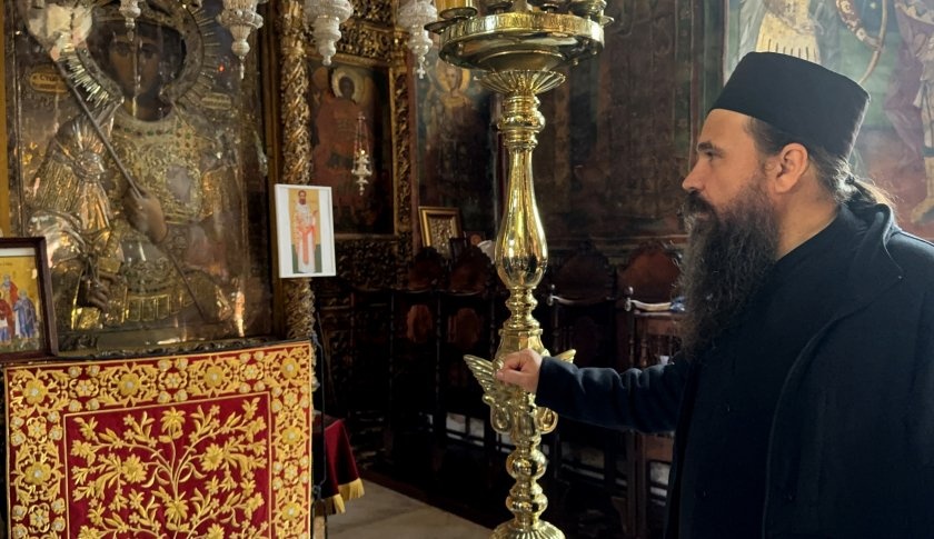 Единство в Света гора: Парламентарна делегация от всички партии пристигна в Зографския манастир за празника на свети Георги