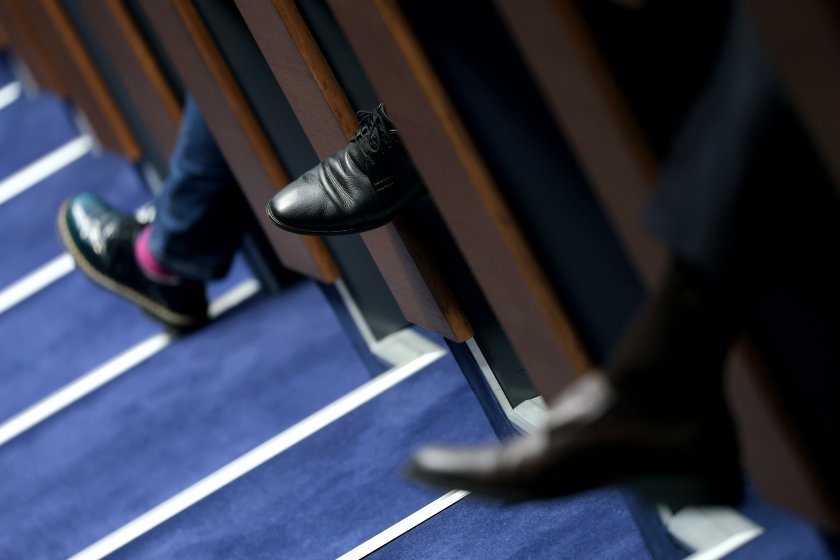 Парламентът отхвърли комисията за хотел „Хаяши“: ГЕРБ даде „вот на доверие“ на премиера Желязков