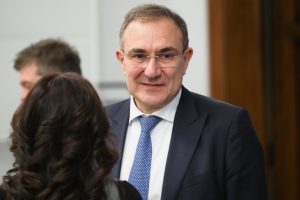 Министър Гуцанов: Няма социален министър, който да не иска коледни надбавки; търсят се спешни разчети от НОИ