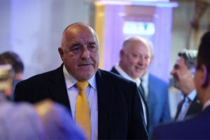 Борисов предупреждава за хаос при падане на правителството