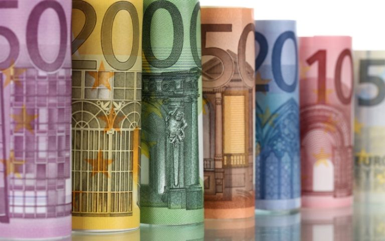 Първият евро-бюджет влиза в НС: МРЗ скача на 620 евро, дефицитът е 3% Първият евро-бюджет влиза в НС: МРЗ скача на 620 евро, дефицитът е 3%