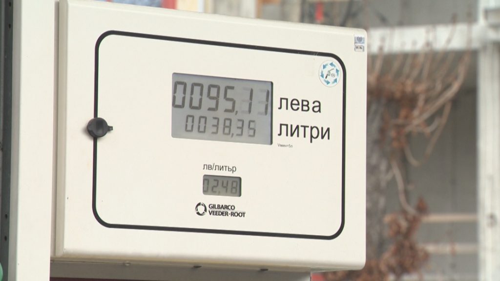 Нов скок на горивата: Дизелът поскъпна с 12 ст./л на фона на санкциите срещу „Лукойл“