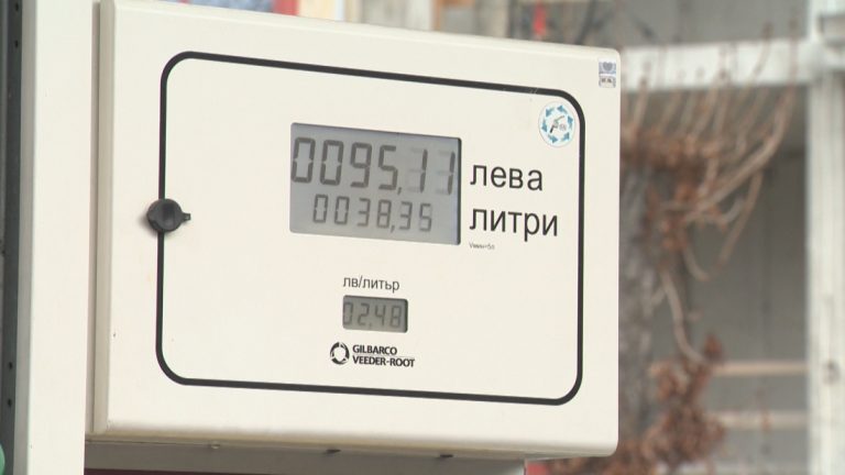 Нов скок на горивата: Дизелът поскъпна с 12 ст./л на фона на санкциите срещу „Лукойл“