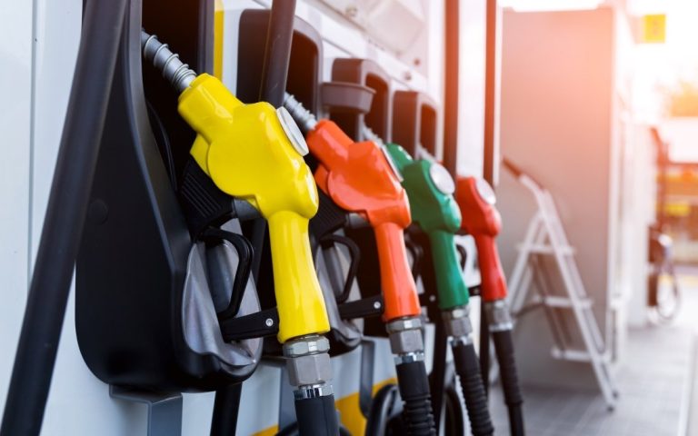 Годишно намаление с 13% и прогнози за 52 долара за барел Brent през 2026 г. – какво се случва с цените на горивата? Годишно намаление с 13% и прогнози за 52 долара за барел Brent през 2026 г. – какво се случва с цените на горивата?