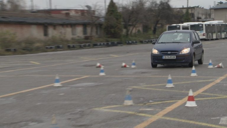 Държавата инвестира в нови полигони за обучение на млади шофьори и повишена безопасност Държавата инвестира в нови полигони за обучение на млади шофьори и повишена безопасност