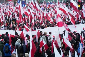 Полша отбеляза Деня на независимостта с масов Поход във Варшава и политически разделения