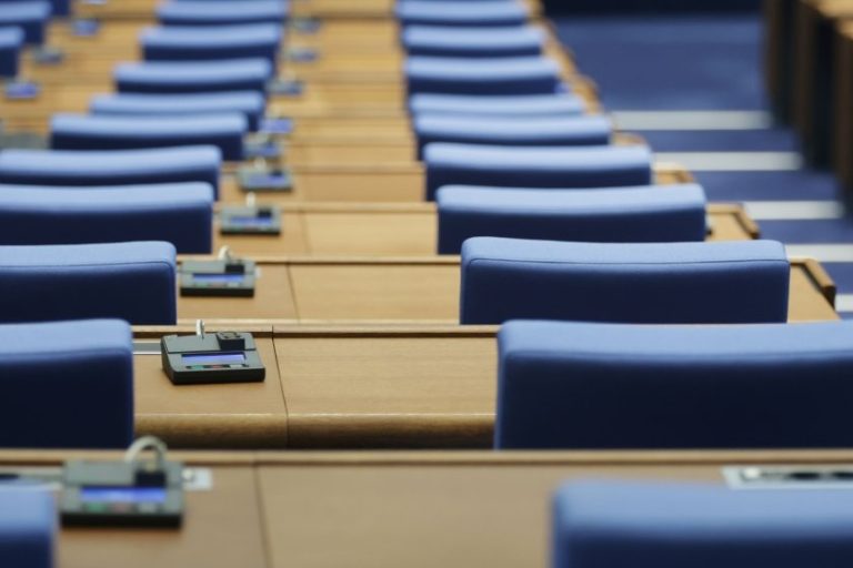 ДСБ категорично отхвърля Бюджет 2026: Корупционни мотиви изправят България пред риск от прекомерен дефицит в Еврозоната ДСБ категорично отхвърля Бюджет 2026: Корупционни мотиви изправят България пред риск от прекомерен дефицит в Еврозоната
