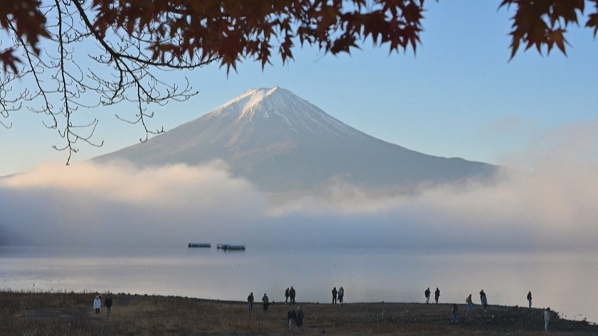 Есенна феерия: Планината Фуджи е обгърната в мъгла на фона на оптимална видимост през ноември 2025 г.