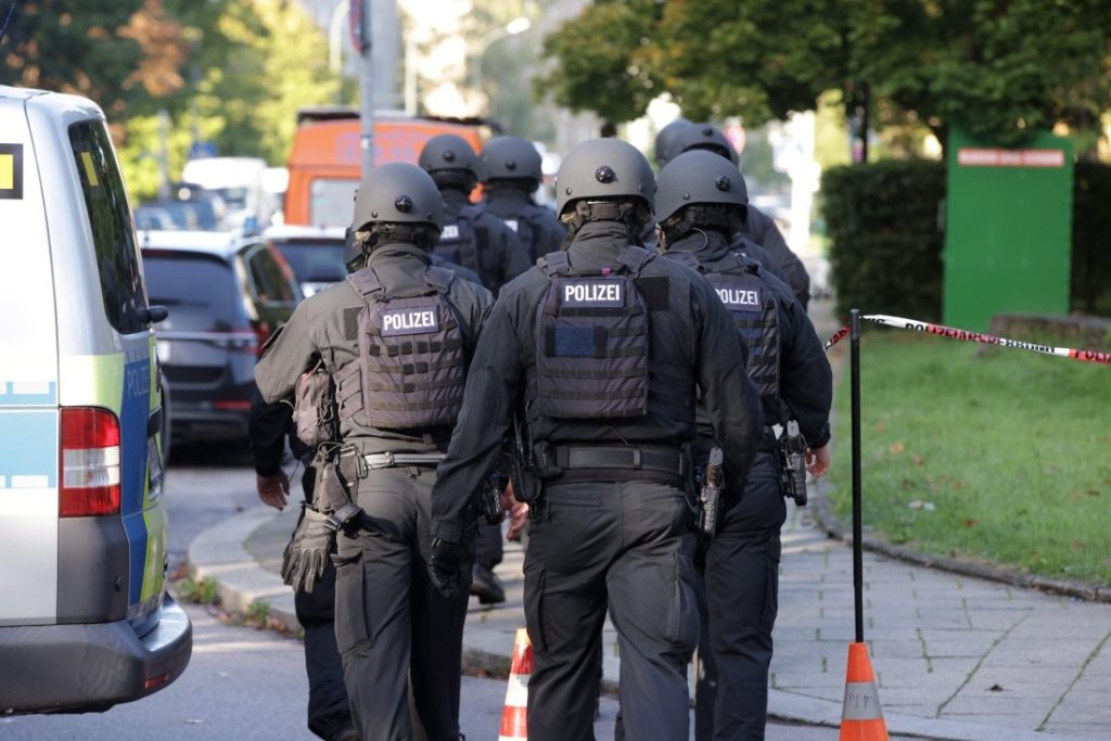 Международна акция срещу онлайн измами: Германия арестува 18 души за щети от над 300 милиона евро