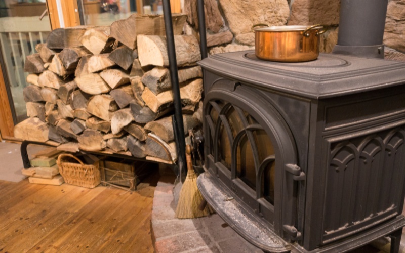 Царево инсталира димни детектори в домовете на възрастни хора, отопляващи се на дърва