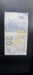 Таксиметров шофьор във Варна измамен с фалшива 20-еврова банкнота, извършителят задържан