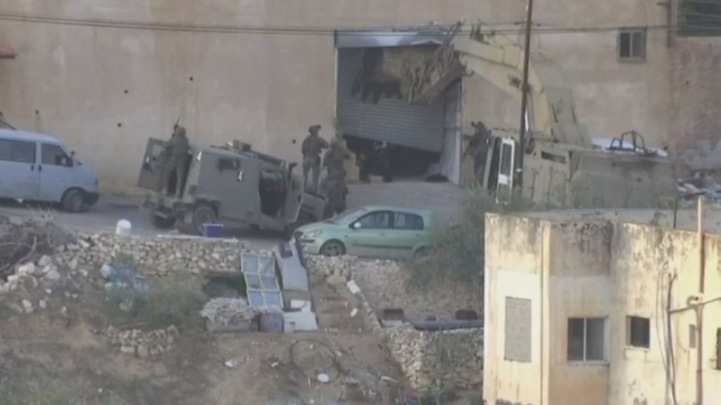 Израел бомбардира Сирия: Девет жертви, разследване на убийства в Дженин