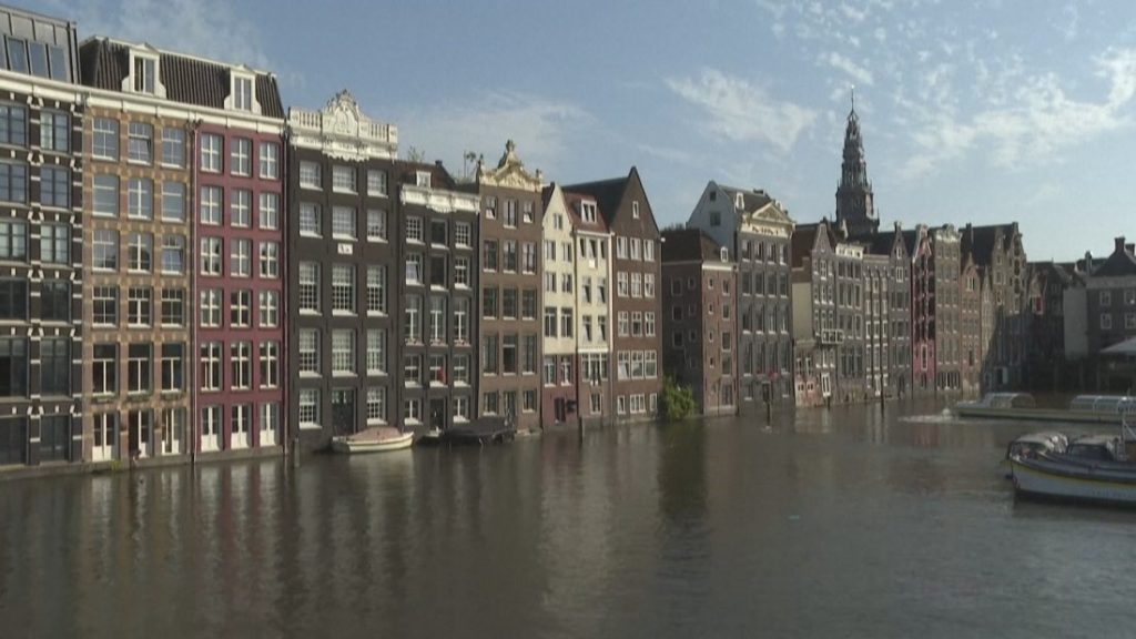 Амстердам въвежда драстично увеличение на туристическия данък до 33,5%