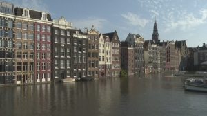 Амстердам въвежда драстично увеличение на туристическия данък до 33,5%