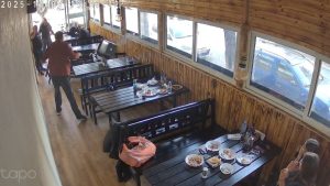 Агресия в 'Илинден': Мъж нахлу с нож в заведение, пълно с деца, след години повтаряща се агресия